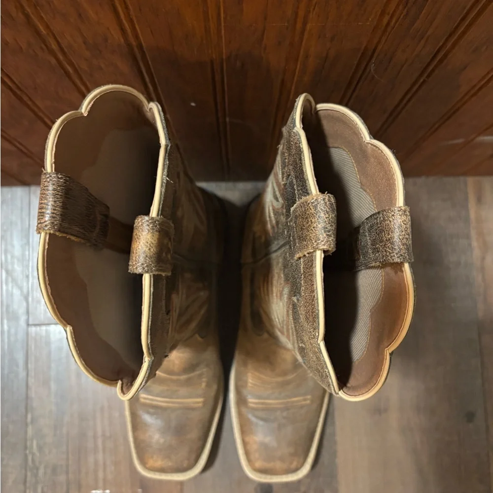 Ariat Tan Western Boots - Picture 5 of 6